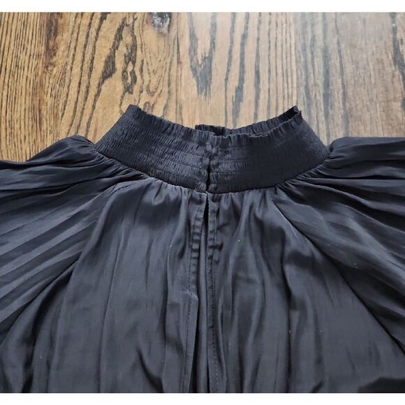 Ramy Brook Black Pleated Blouse Size M NWT - Picture 3 of 4